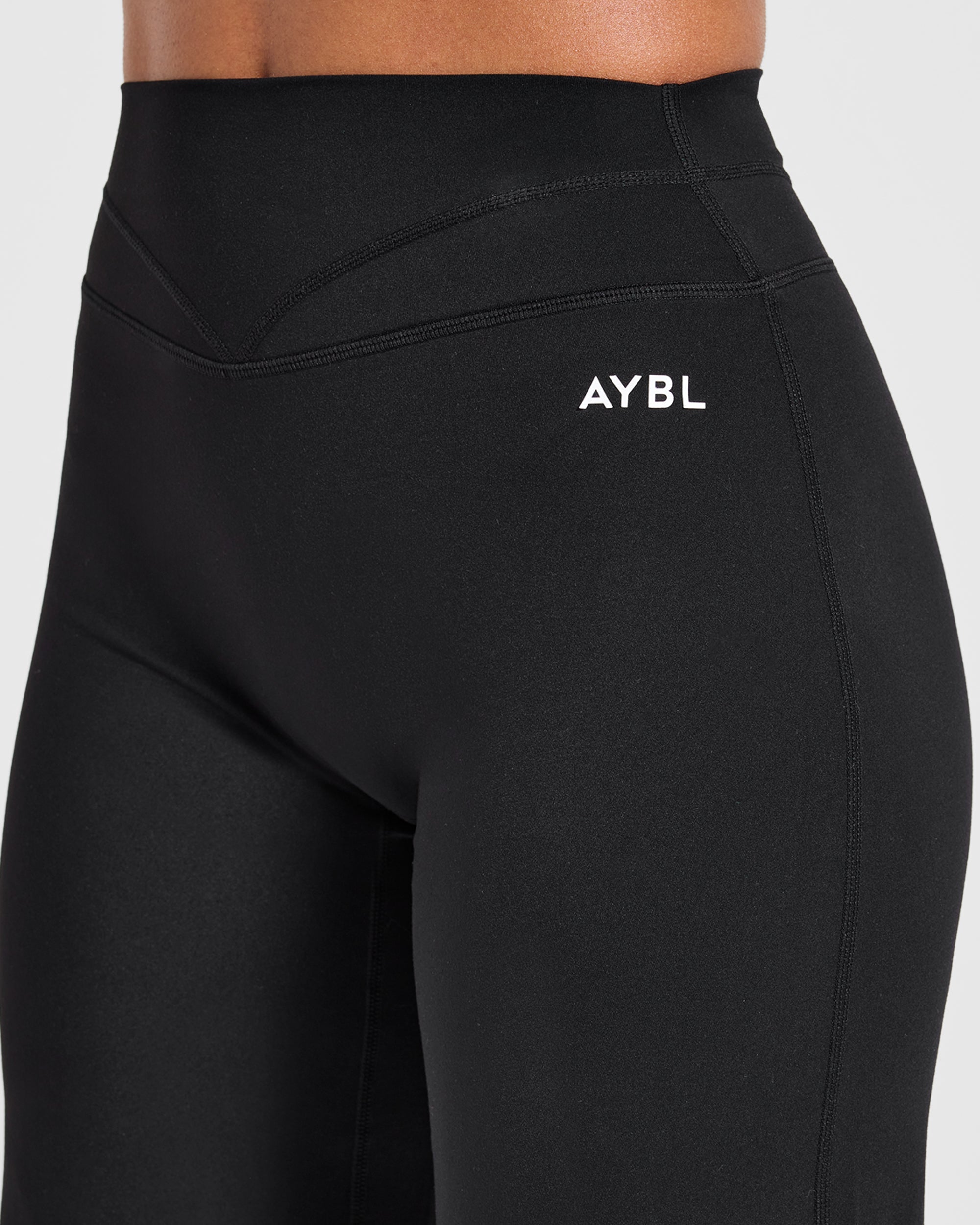 Engage Straight Leg Leggings - Noir