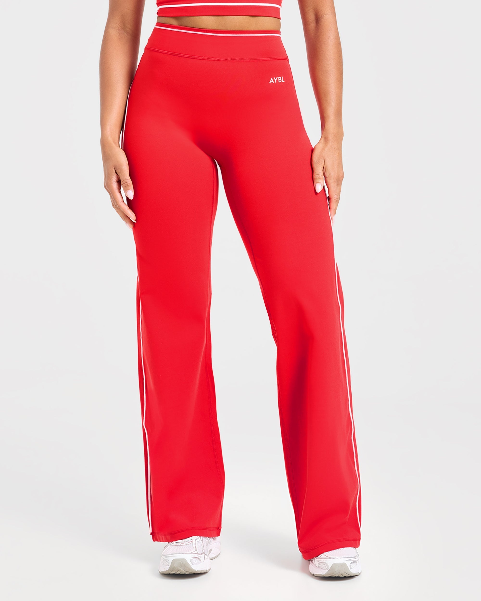 Form Flared Leggings - Rouge